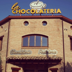 その後、近くの町のチョコレート工場へ。